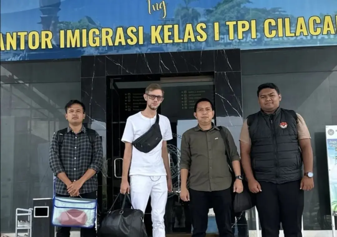 Imigrasi cilacap deportasi eks napi rusia