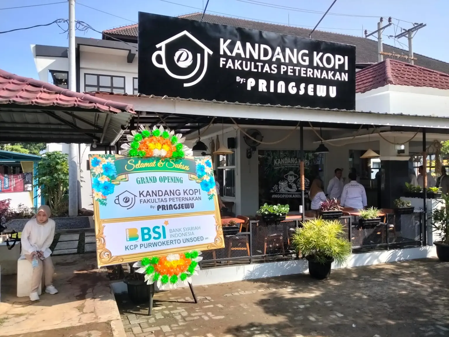Suasana Kandang Kopi yang berada di komplek kampus Fakultas Peternakan Unsoed Purwokerto, yang baru diluncurkan Selasa (10/02/2026). (Besari)