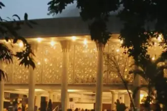 Buka puasa gratis di Masjid Mafaza Purwokerto dengan jumlah 45.000 porsi selama Ramadan. (Foto: Tangkapan layar TikTok @par.mafaza.pwt) 