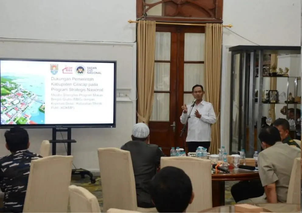 Bupati Cilacap Syamsul Auliya Rachman memberikan sambutan saat acara diskusi terkait MBG di Cilacap. (Setda Cilacap).