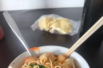 Mie ayam tugu lilin