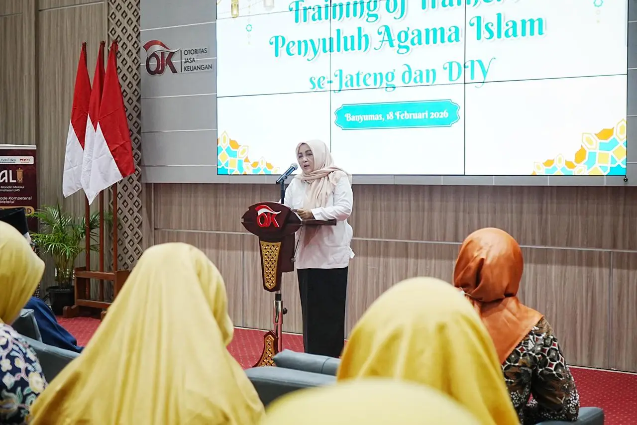 Wabup Banyumas Dwi Asih Lintarti saat pidato pembukaan acara Training of Trainers (ToT) Penyuluh Agama Islam se-Jateng dan DIY di Aula OJK Purwokerto, Rabu (18/02/2026).