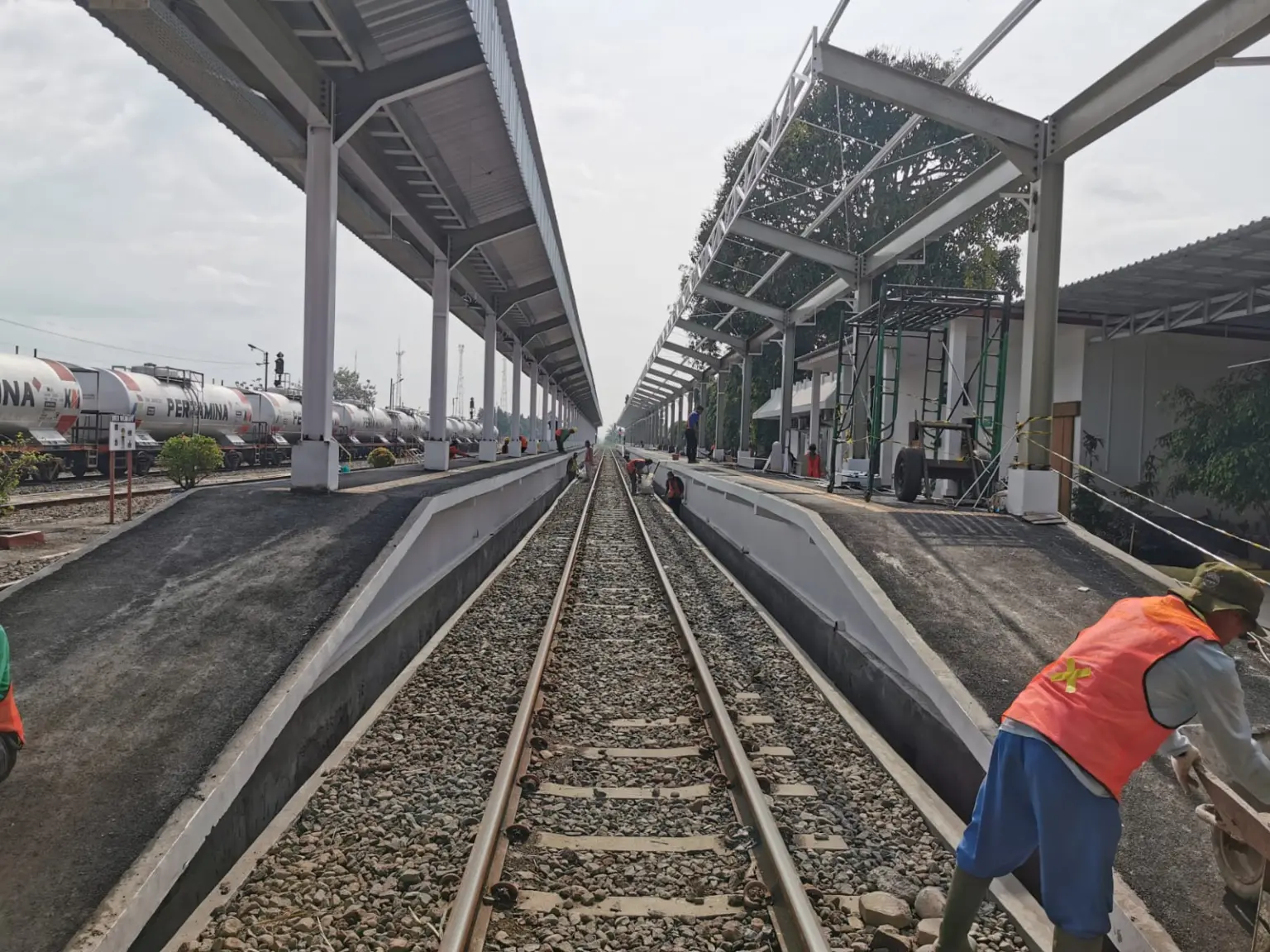 Perbaikan peron kai cilacap