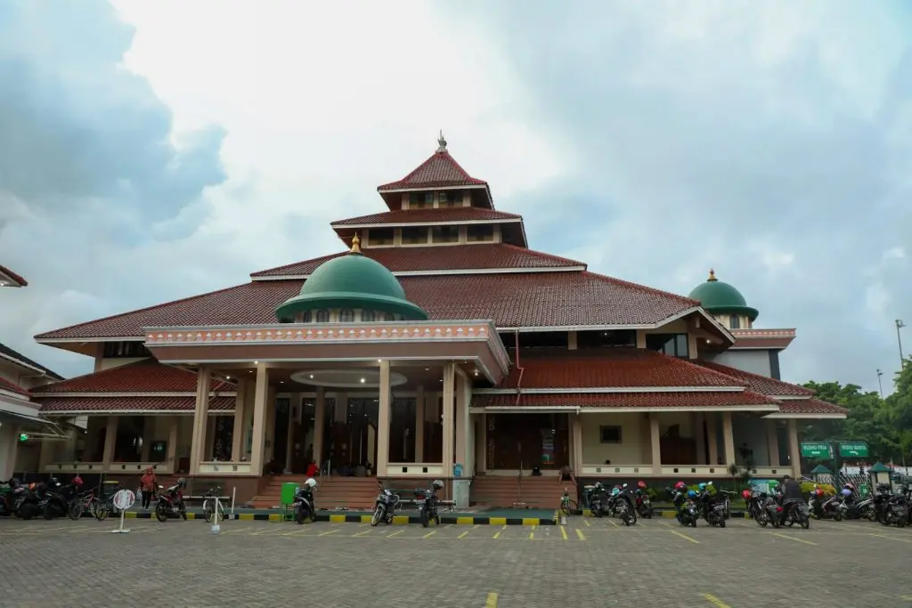 Masjid agung Darussalam Cilacap