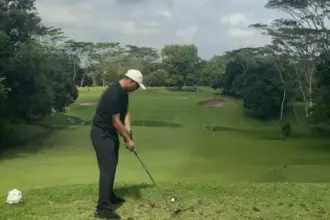 Ilustrasi, bermain dan latihan golf di Tritih Golf, Jeruklegi, Cilacap. (Foto: Tangkapan layar TikTok @golfercilacap)