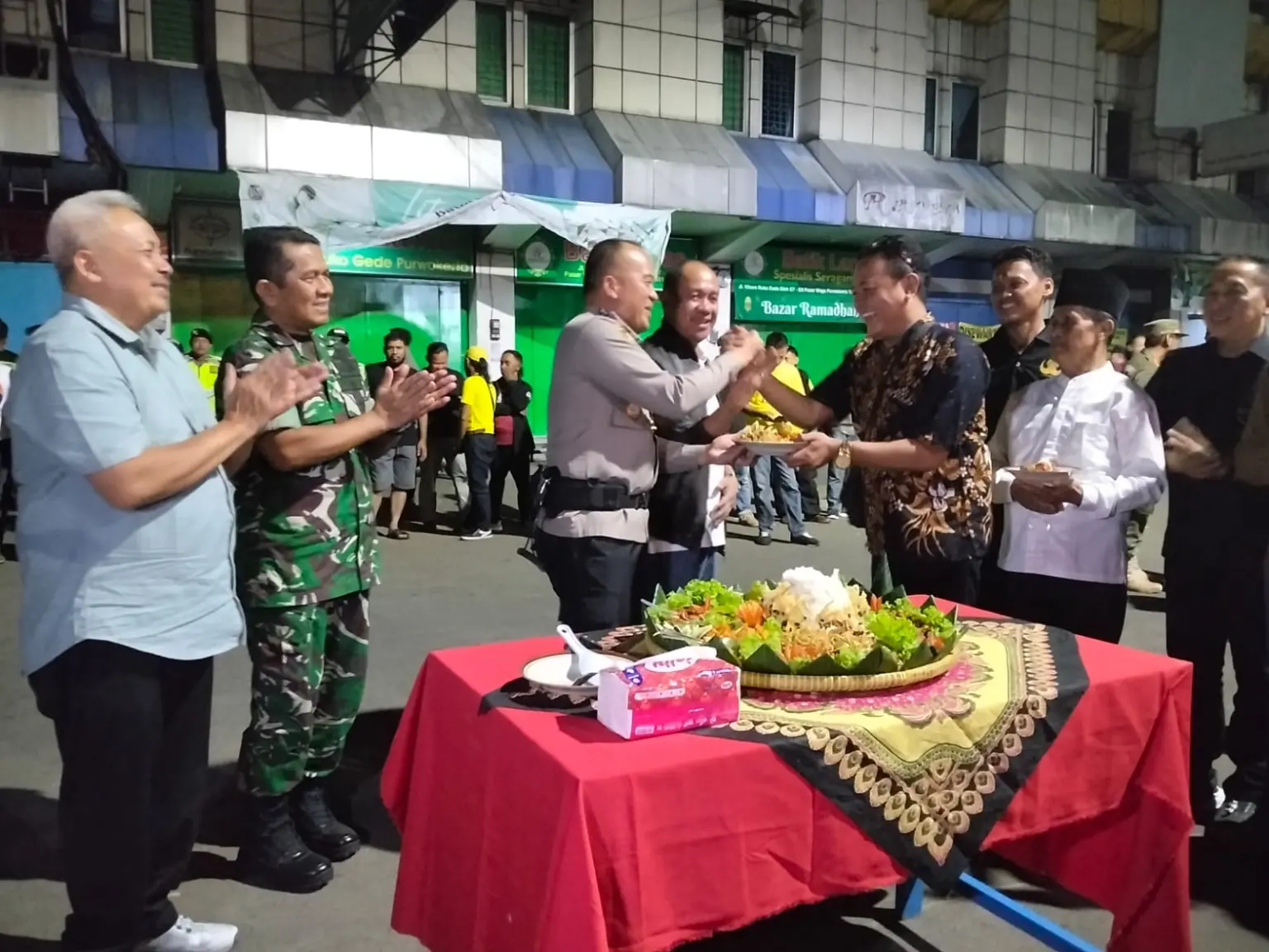 2 paguyuban pasar wage purwokerto bersatu