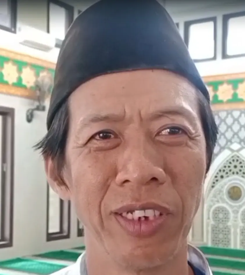 Bakhir, Penjaga Kebersihan Masjid Abu Bakar Ash-Shiddiq Klampok Banjarnegara
