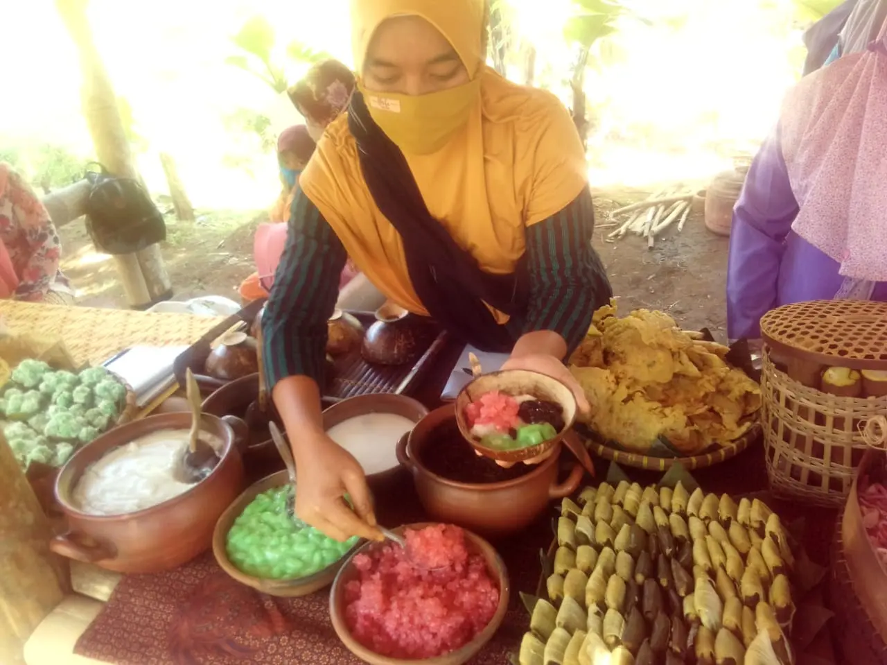 Penampakan bubur 'Srintil' yang melegenda dan sudah ada di Obyek Wisata Alam Dawuhan Banjarnegara tiap hari minggu, Minggu (29/3/2026). (Foto: Heri C)