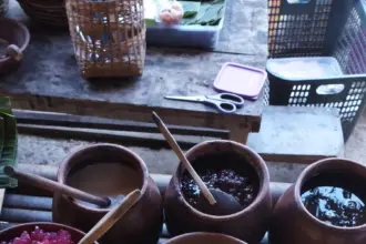 Penampakan bubur 'Srintil' yang melegenda dan sudah ada di Obyek Wisata Alam Dawuhan Banjarnegara tiap hari minggu, Minggu (29/3/2026). (Foto: Heri C)