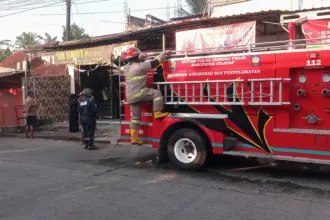 Kebakaran gudang pakaian kesugihan cilacap