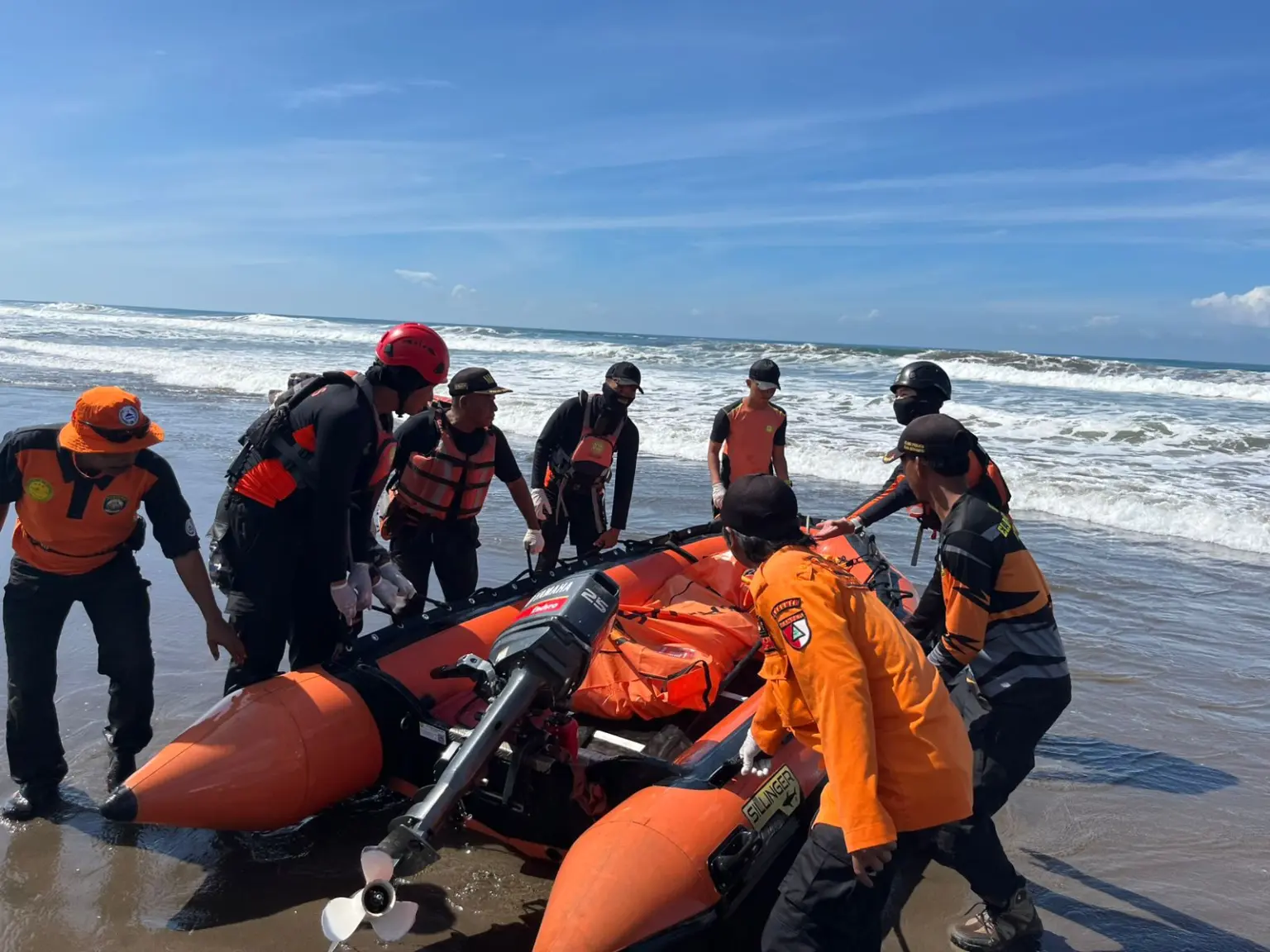 Nelayan tenggelam di pantai suwuk kebumen