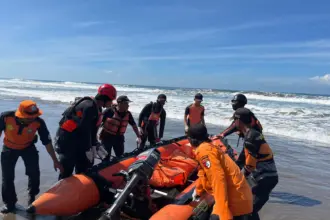 Nelayan tenggelam di pantai suwuk kebumen
