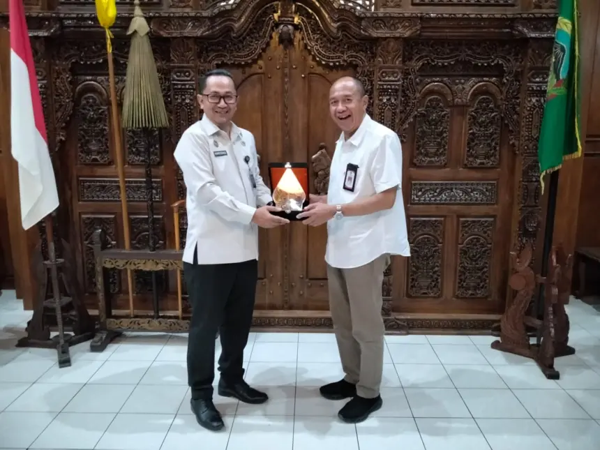 Suasana audiensi Pemkab Banyumas dengan jajaran kantor Imigrasi Jawa Tengah, di Ruang Joko Kaiman komplek Pendopo Si Panji Purwokerto, Jumat (27/03/2026) siang. (Besari)