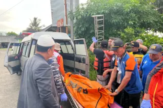 Evakuasi orang tenggelam di pantai watu bale kebumen
