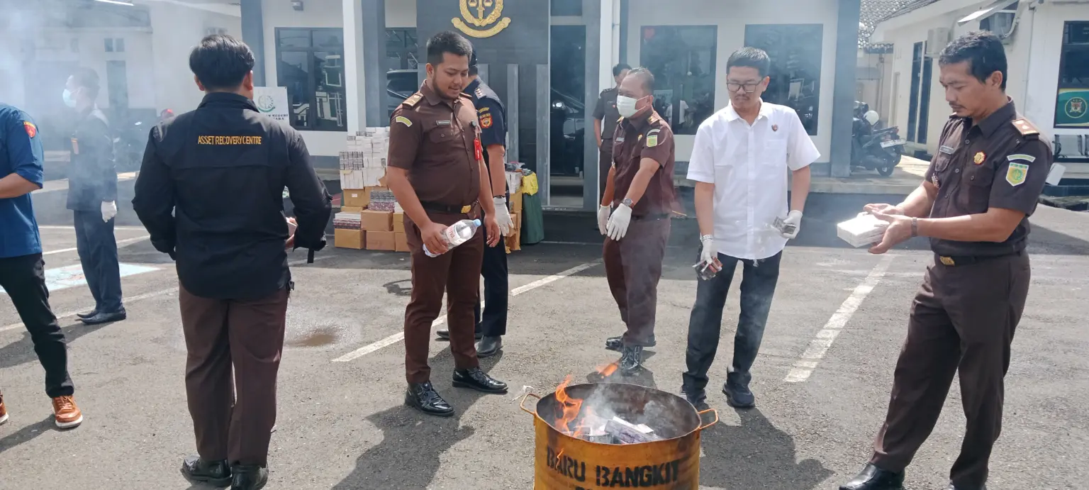 Pemusnahan rokok ilegal