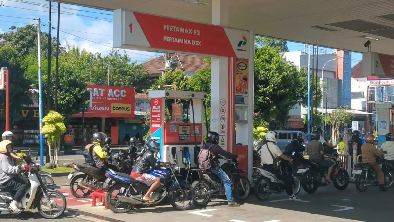 Isu kenaikan harga bbm di banjarnegara