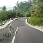 Jalan bendawuluh ambles