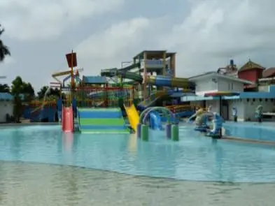 Kolam renang Tirtamas indah