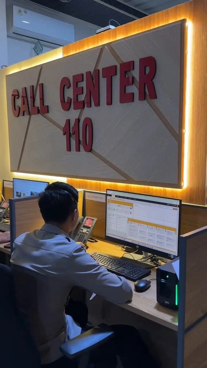 Petugas operator 110 Polresta Cilacap siaga melayani laporan masyarakat. (Polresta Cilacap).