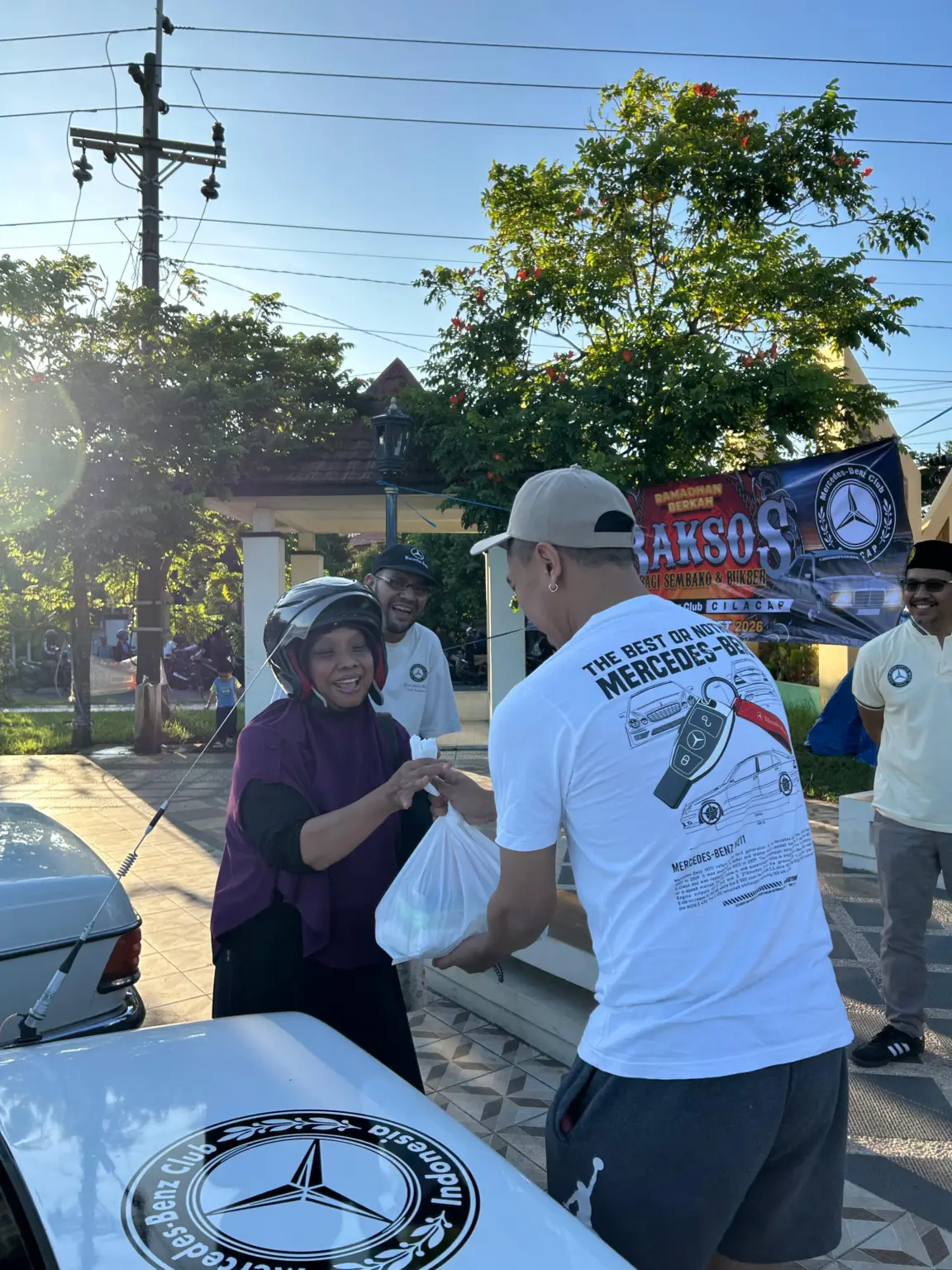 Mercedes-benz club cilacap bagi sembako