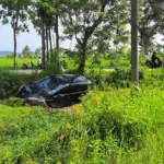Minibus nyemplung di jalur mudik cilacap