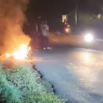 Motor grand terbakar di jalan raya kesugihan