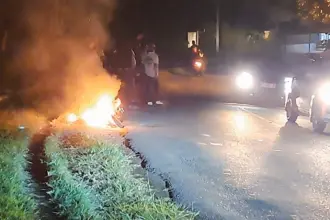 Motor grand terbakar di jalan raya kesugihan