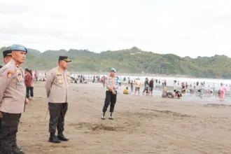 Pantai jetis cilacap lebaran 2026