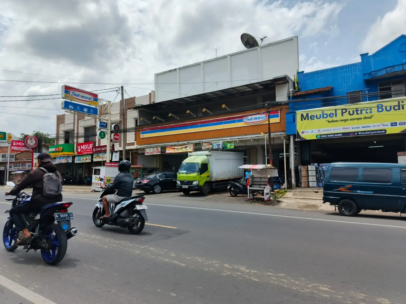 Parkir indomaret banyumas