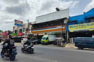 Parkir indomaret banyumas