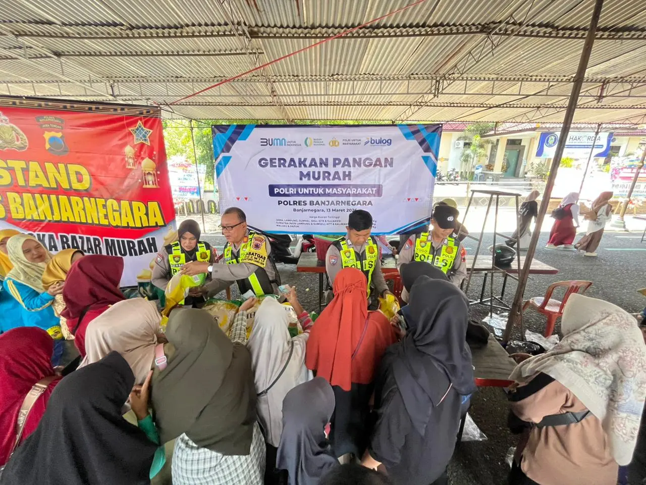 Pasar murah polres banjarnegara