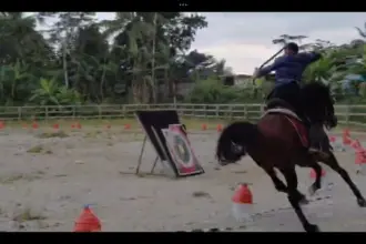 Pordasi banjarnegara berkuda sambil memanah