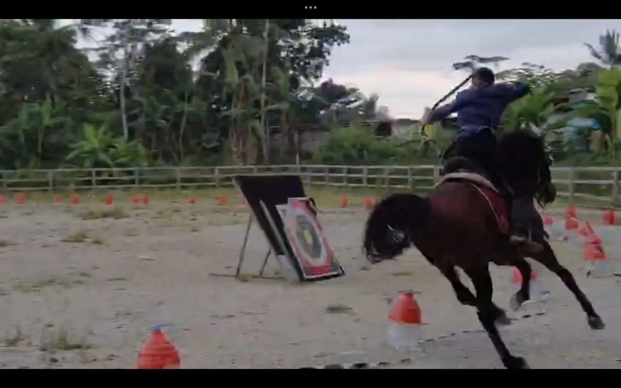 Pordasi banjarnegara berkuda sambil memanah