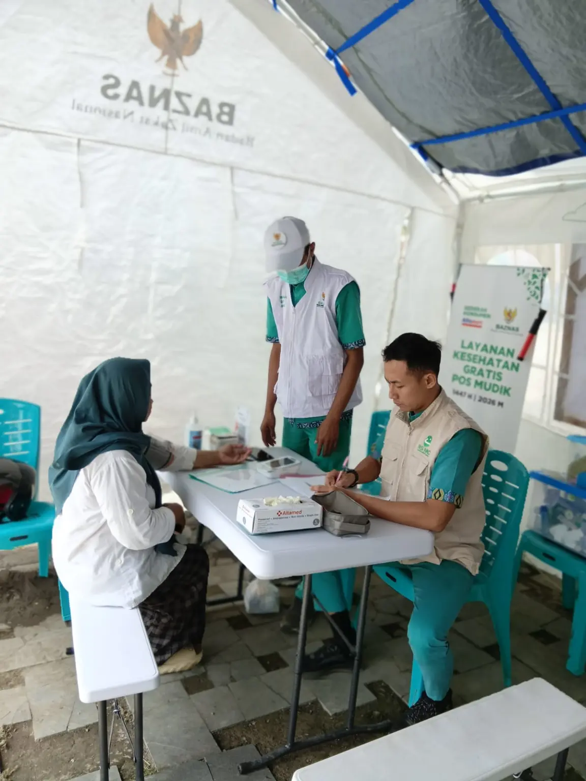 Suasana Posko Mudik BAZNAS di Kawasan Alun-alun Jatilawang