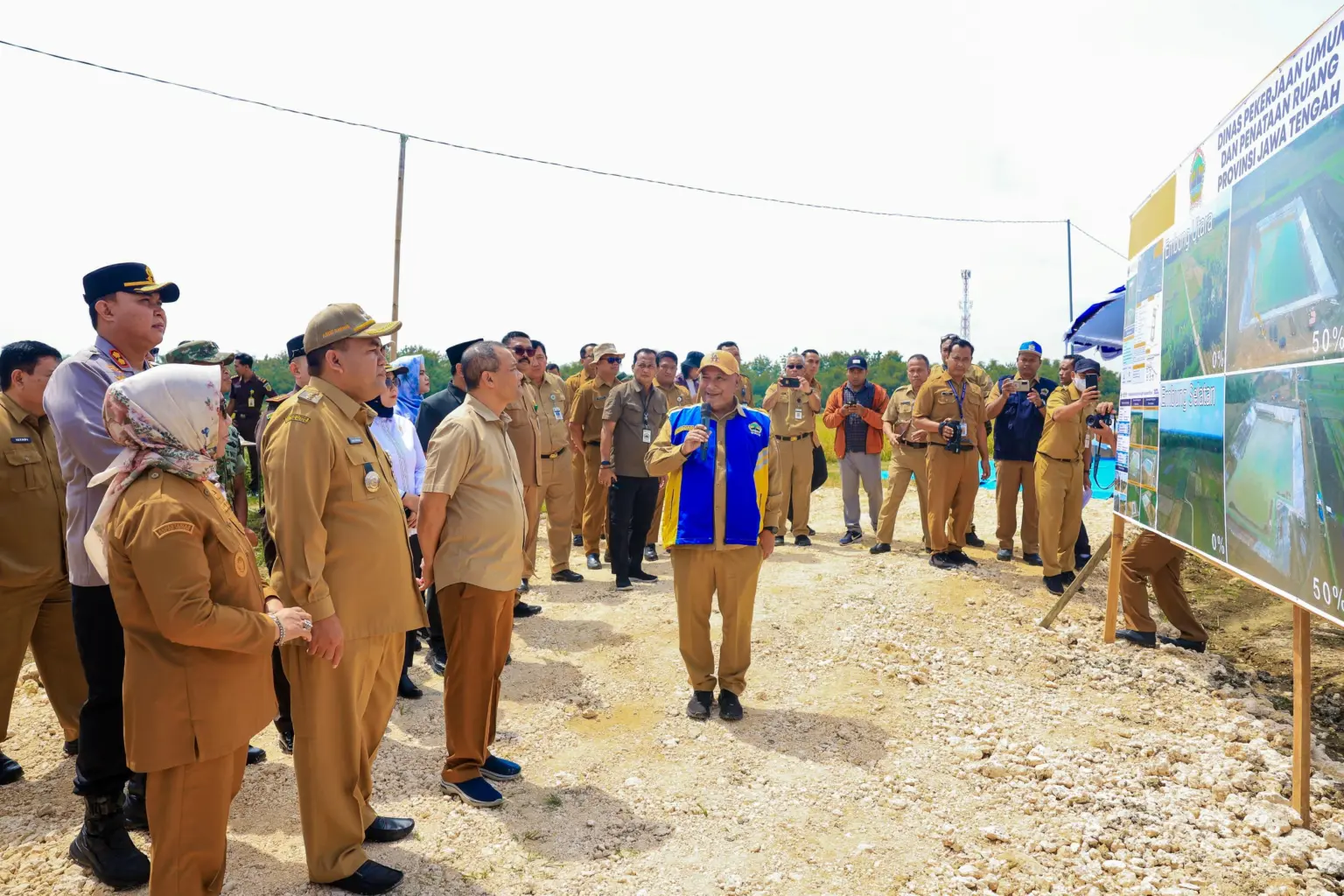 gubernur resmikan embung