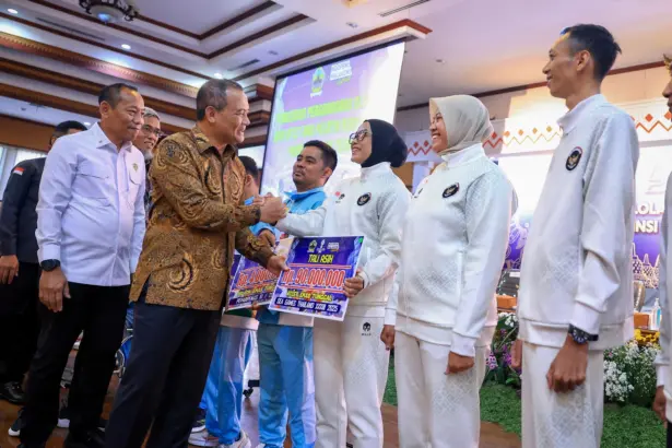 Gubernur serahkan penghargaan pada atlet berprestasi