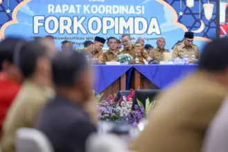 Gubernur Jateng saat menggelar rapat koordinasi terkait persiapan arus mudik Lebaran 2026.