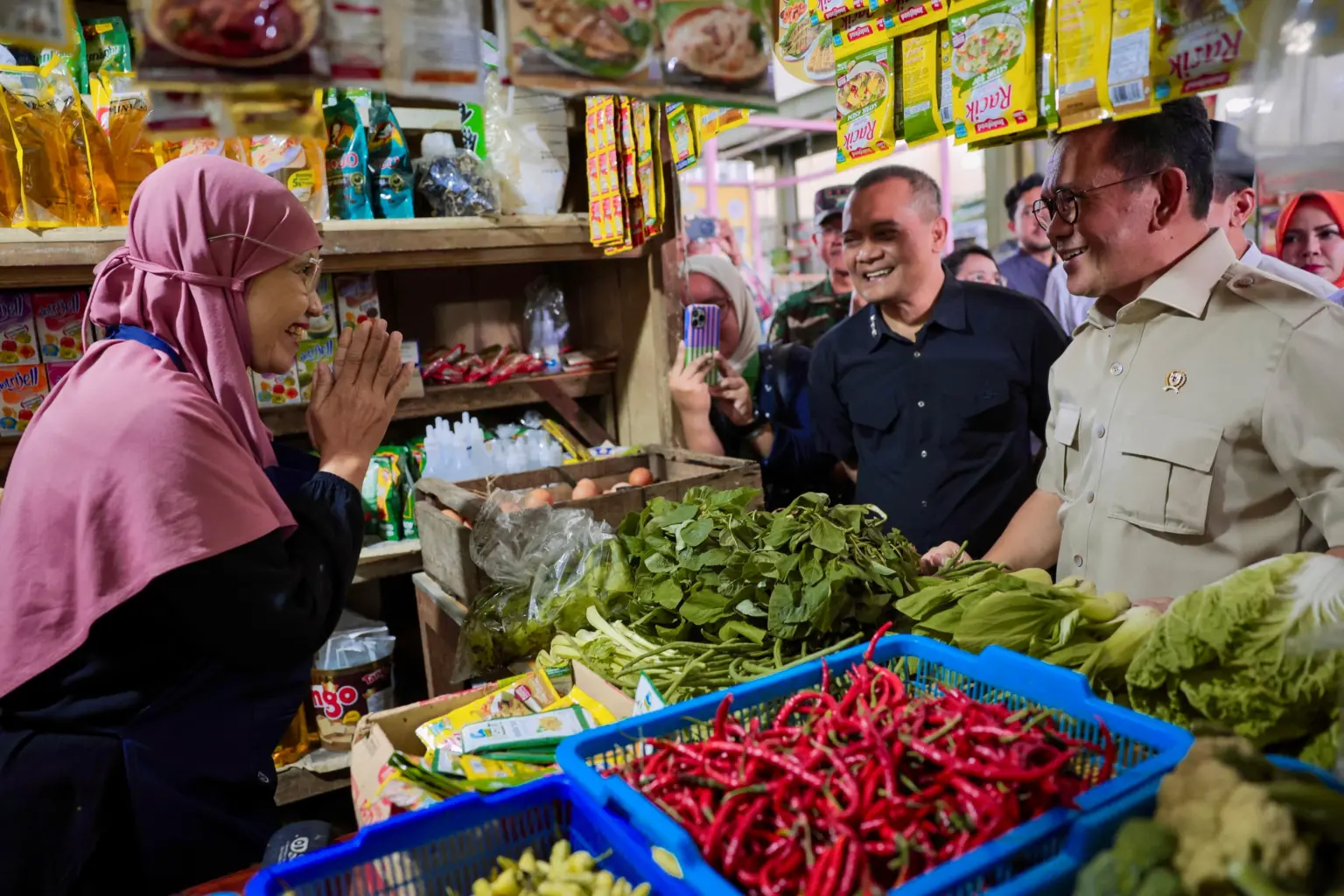 Mendag saat sidak pasar untuk pastikan harga kebutuhan bahan pokok