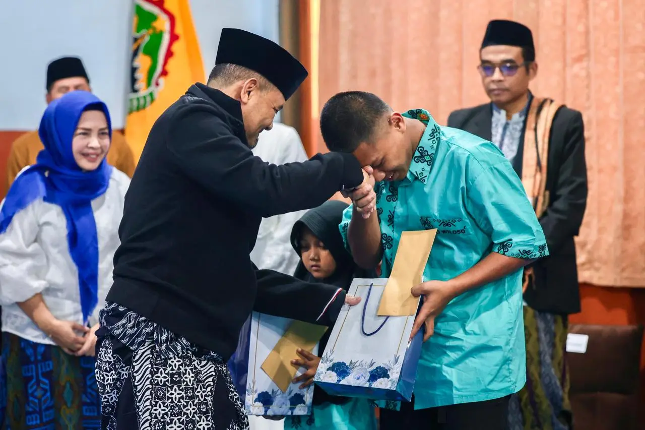 buka puasa bareng anak panti, guburnur ajal mereka berlebaran di kantor gubernuran