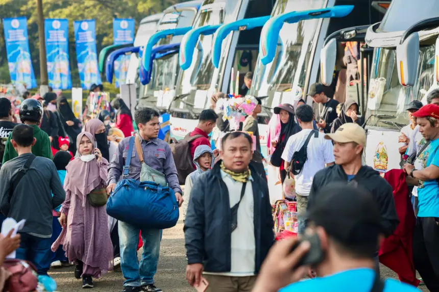 Peserta mudik gratis asal Jateng saat akan diberangkatkan dari TMII