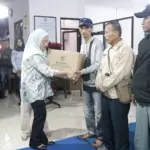 Penyerahan bingkisan mudik gratis