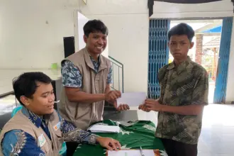 IP UBP Mrica bagikan paket santunan pada yatim dan duafa