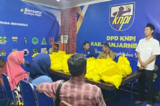 Berbagi sembako DPD KNPI Banjarnegara