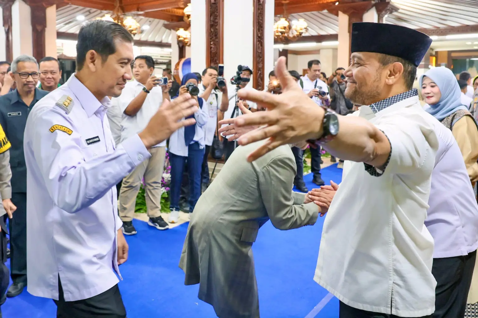 gubernur tegaskan WFH tak bisa disamaratakan