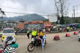 Polisi saat melakukan pengamanan di objek wisata dieing