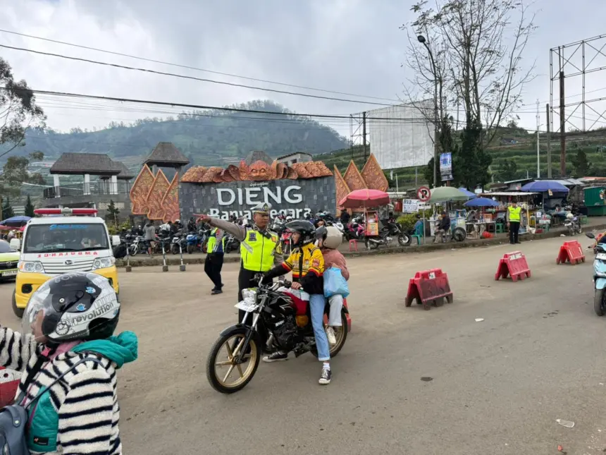 Polisi saat melakukan pengamanan di objek wisata dieing
