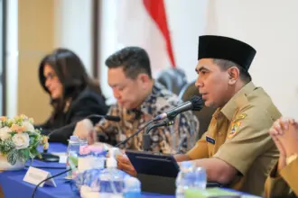 Wagub saat menerima kunjungan anggota DPR RI terkait kasus campak