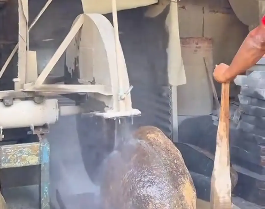 cara buat cobek Melihat Proses Pembuatan Cobek di Desa Karangjengkol Cilacap, Dari Batu Gunung Jadi Peralatan Dapur Berkualitas