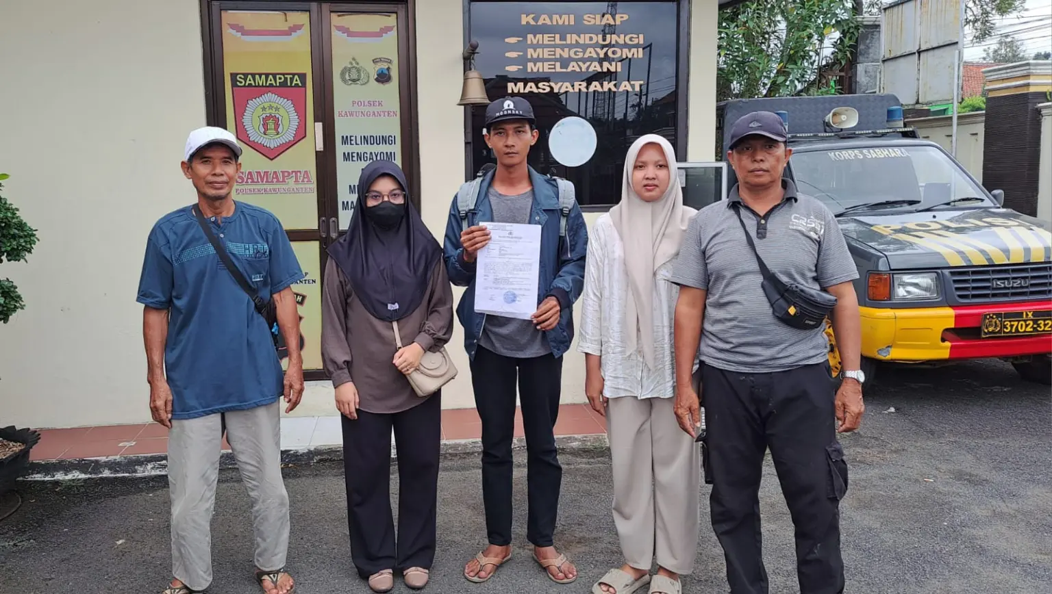 Korban dugaan penipuan kerja ke Jepang membuat laporan di Polsek Kawunganten Cilacap. (Faiz Ardani).