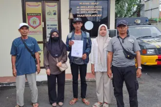 Korban dugaan penipuan kerja ke Jepang membuat laporan di Polsek Kawunganten Cilacap. (Faiz Ardani).
